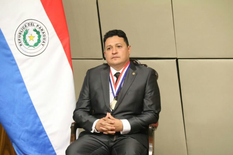Alto reconocimiento otorgado al Dr Juan Marcelino González Garcete